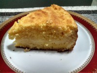Bolo cremoso de fubá com coco e queijo (60 minutos)